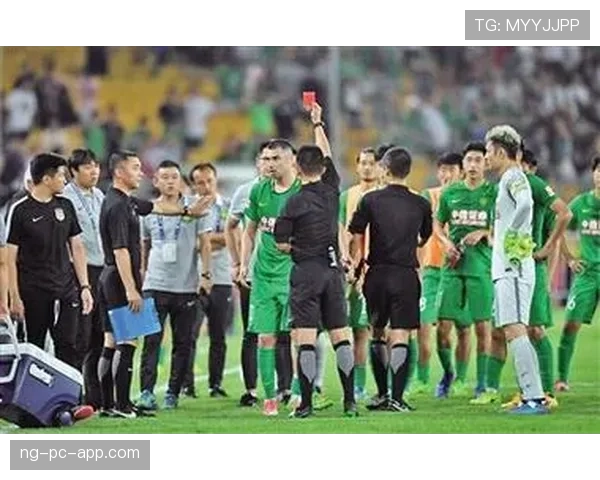 判罚标准：裁判如何判定犯规的严重程度与界限